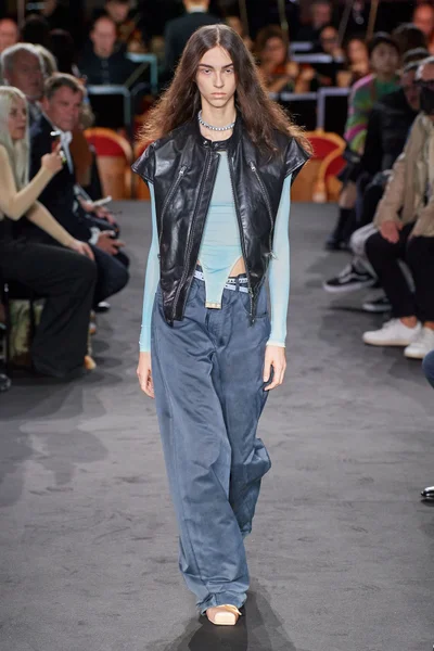 Look 3